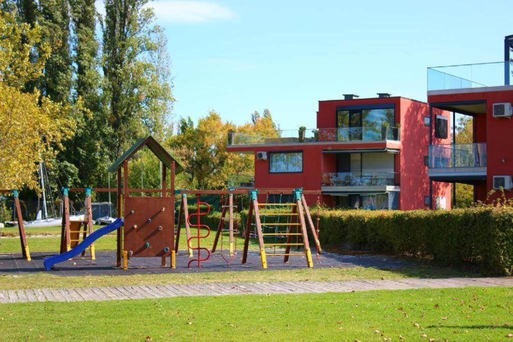Butique Apartman Balatonlelle Exterior photo